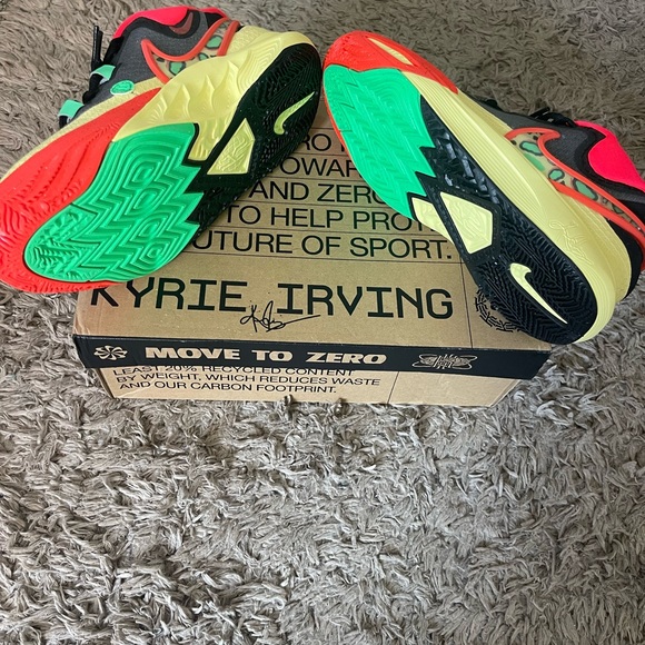 Nike kyrie Irving 5.5y 7w